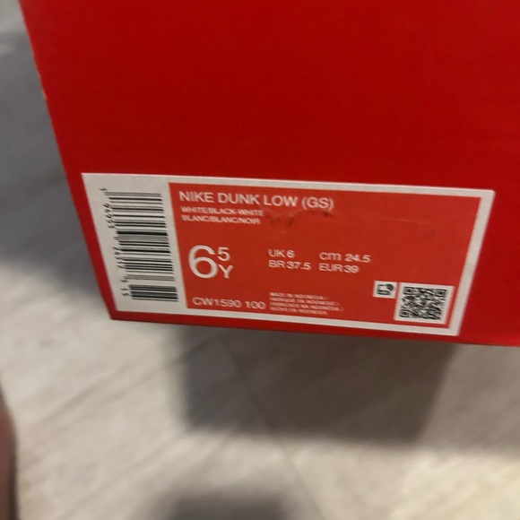 Nike Dunks - Picture 9 of 10